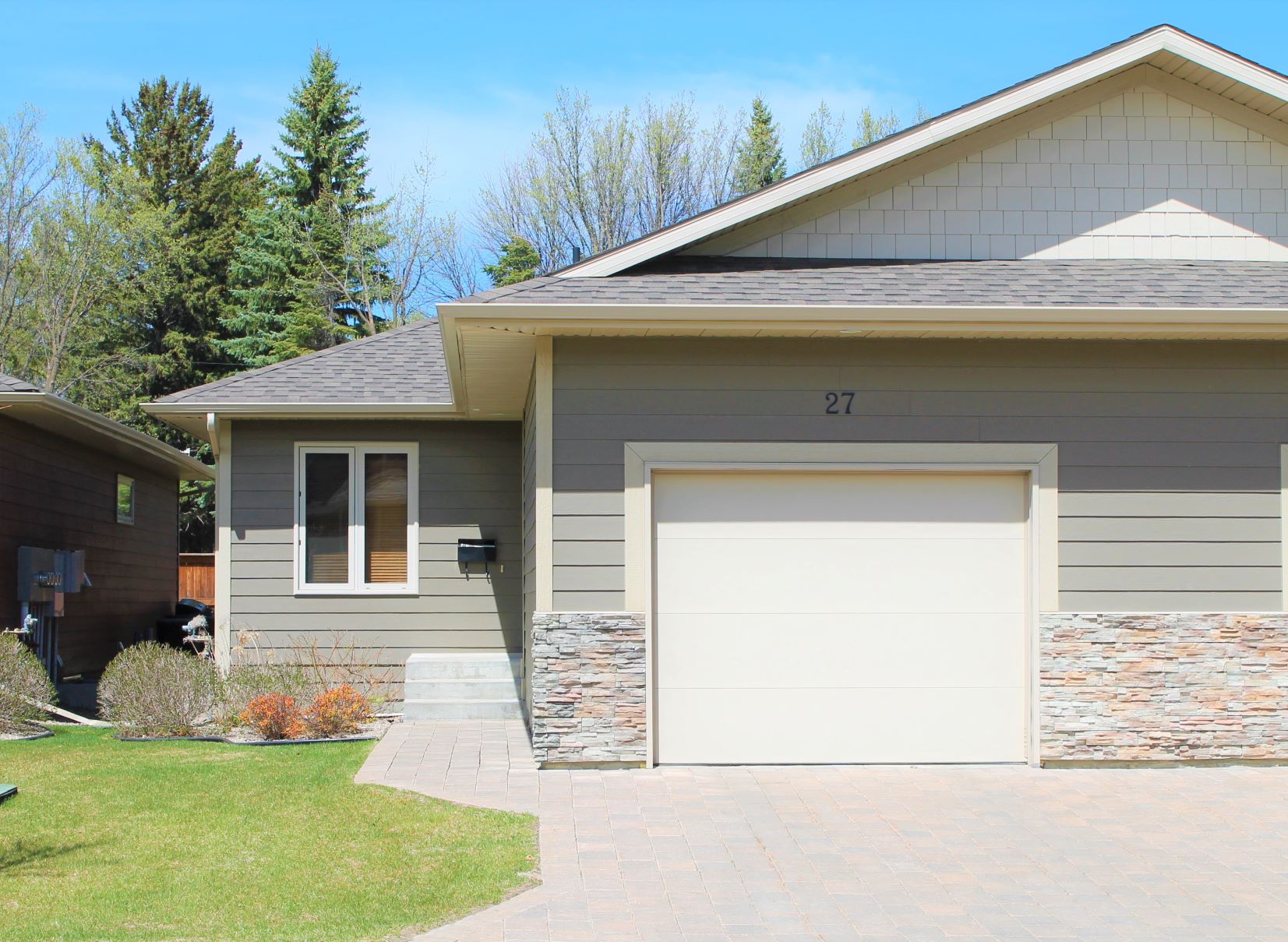 27 White Ash exterior