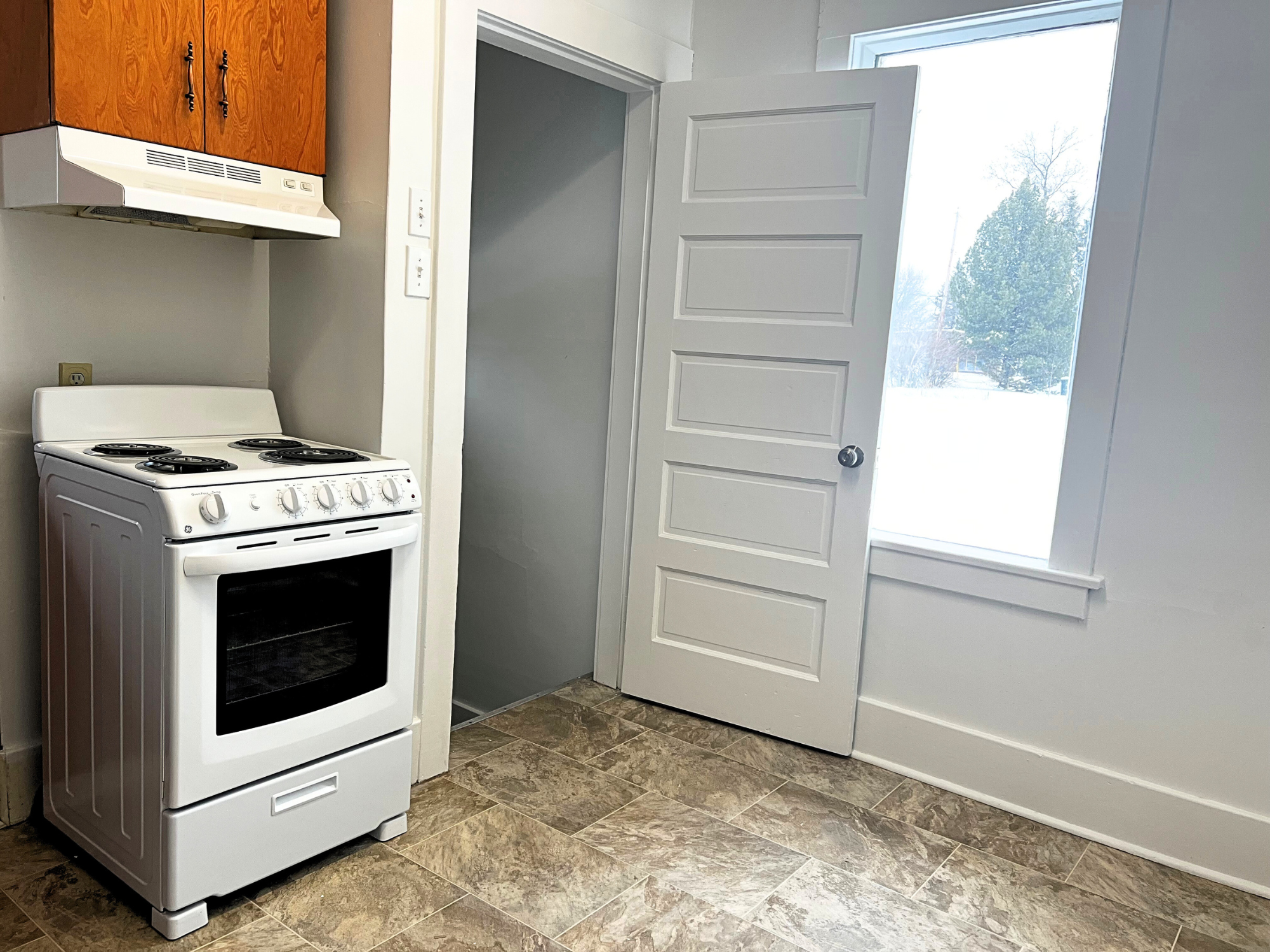 1235 13th St, Kitchen, Resized